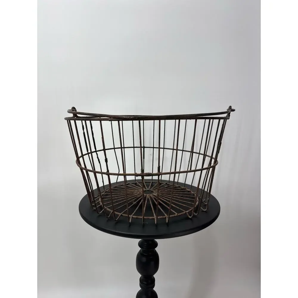 VINTAGE RUSTY CLAM OYSTER METAL LARGE BASKET W RING FISHING CAPE COD DECORATIVE